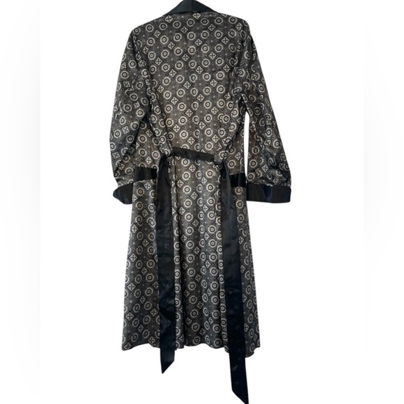 Majestic Black and Gray Patterned Men's Shirt - Picture 9 of 10